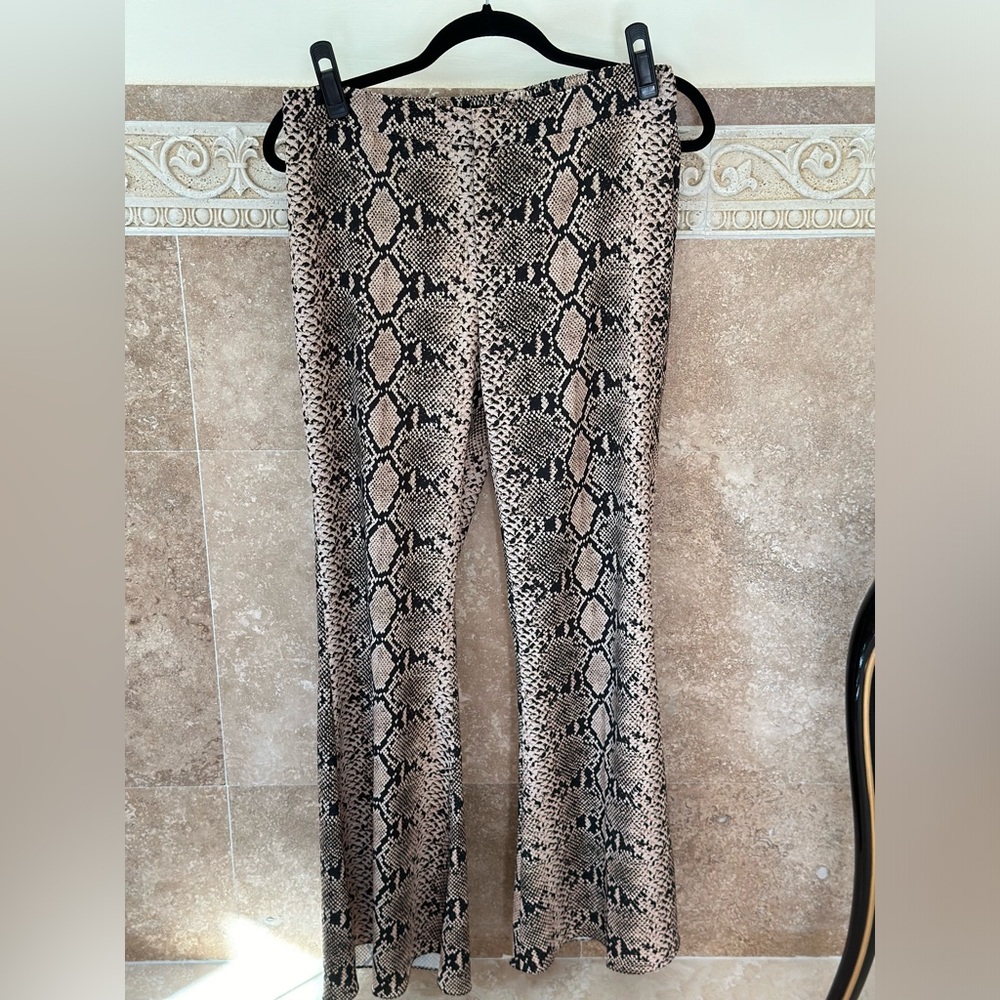 Zara woman snake bell bottom slim pant size M